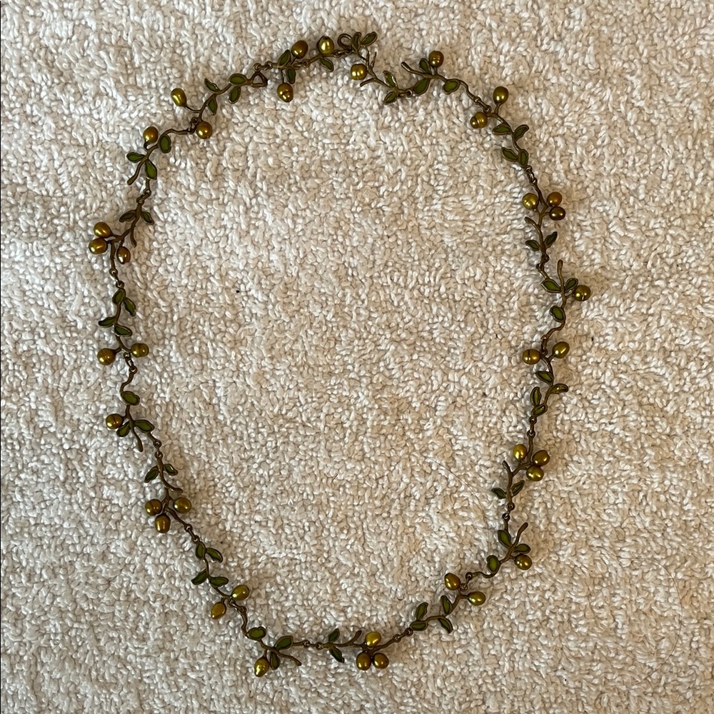 Elegant Green and Gold Floral Necklace